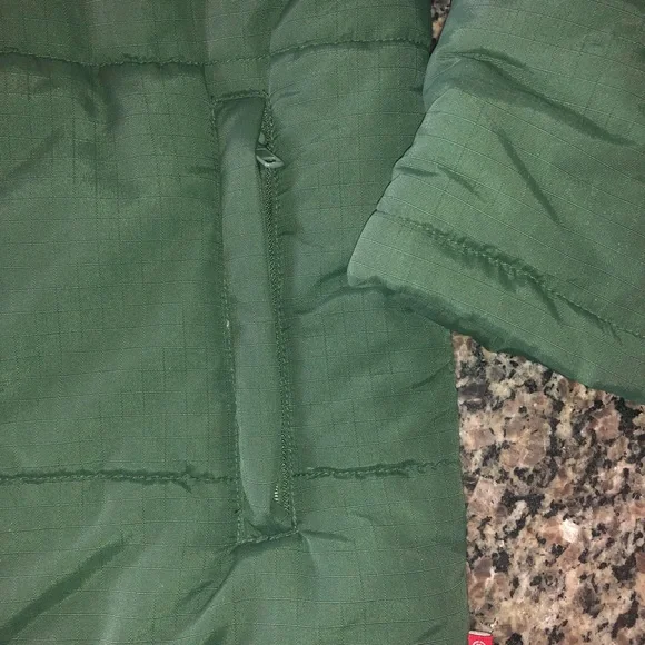 Guess Puffer Jacket - Picture 4 of 8